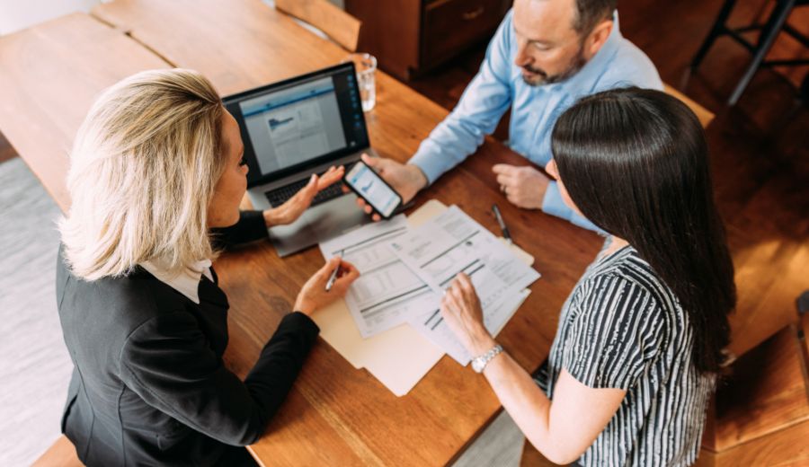 Gold IRA vs Roth IRA Gold IRA vs Roth IRA