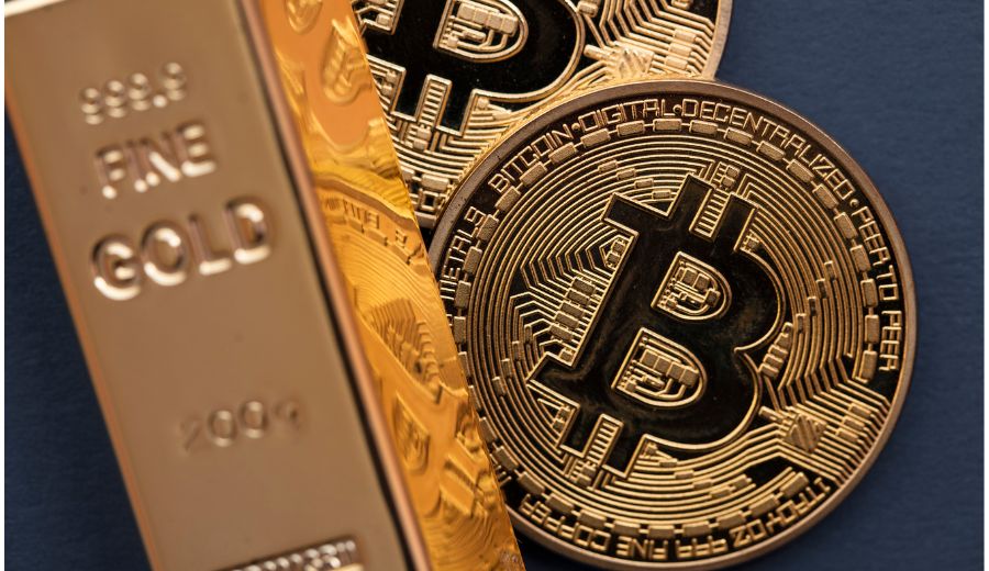 Investing In Gold vs Cryptocurrency Investing In Gold vs Cryptocurrency