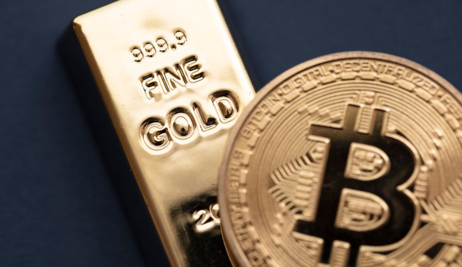 Investing In Gold vs Cryptocurrency Investing In Gold vs Cryptocurrency